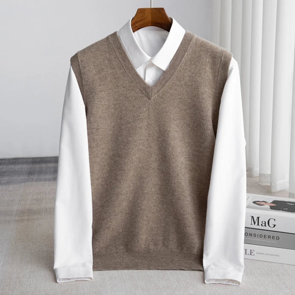 Men's Merino Wool V-Neck Sleeveless Sweater Vest - Camel