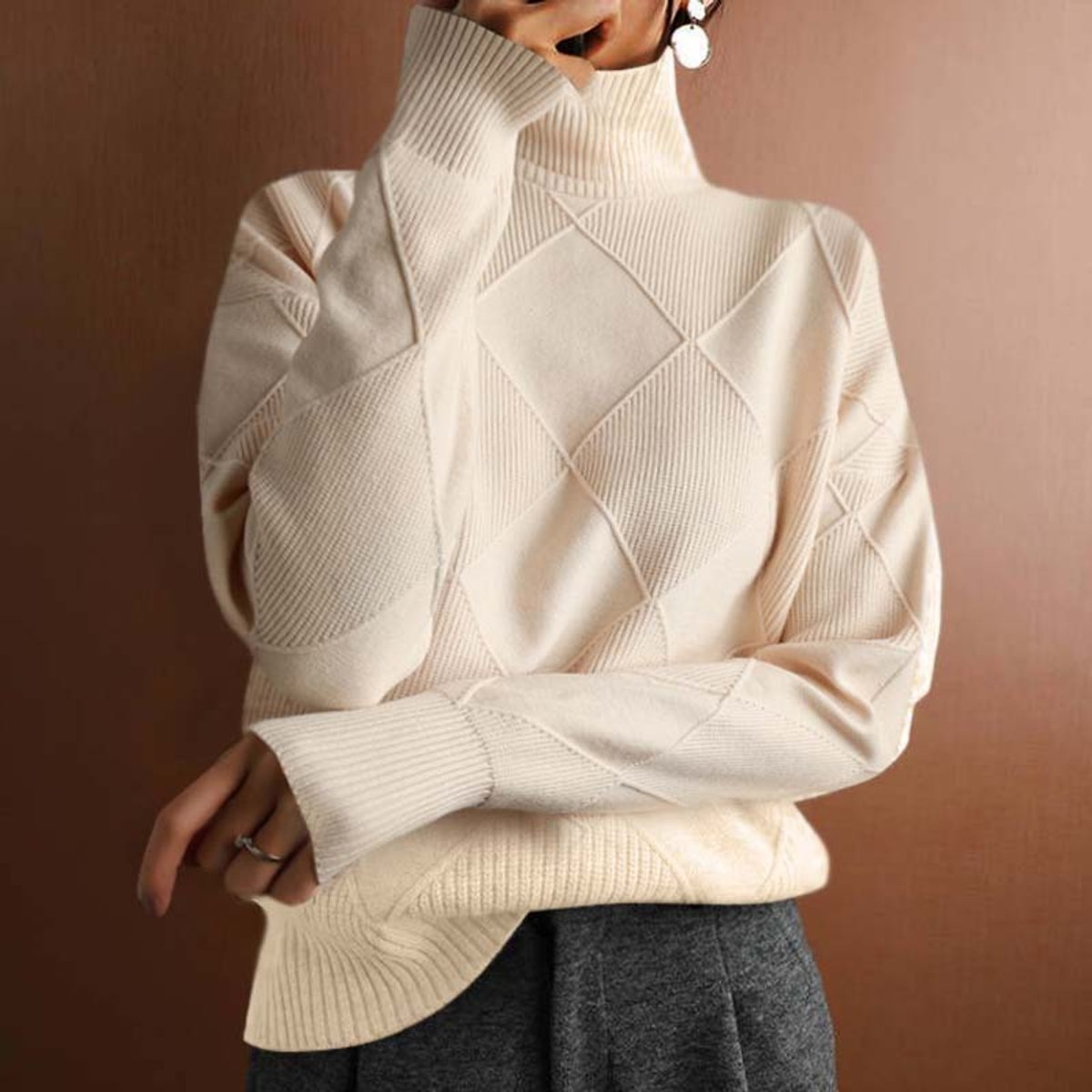 Women's Argyle Knit Mock-Neck Turtleneck Sweater - Beige