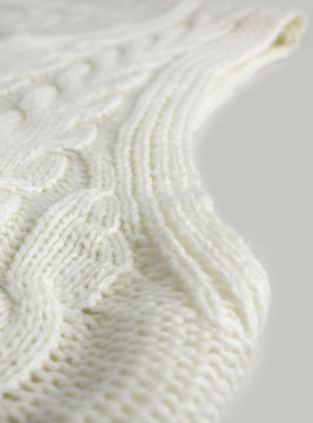 Women's Cable-Knit V-Neck Sweater Vest Relaxed Layering Pullover