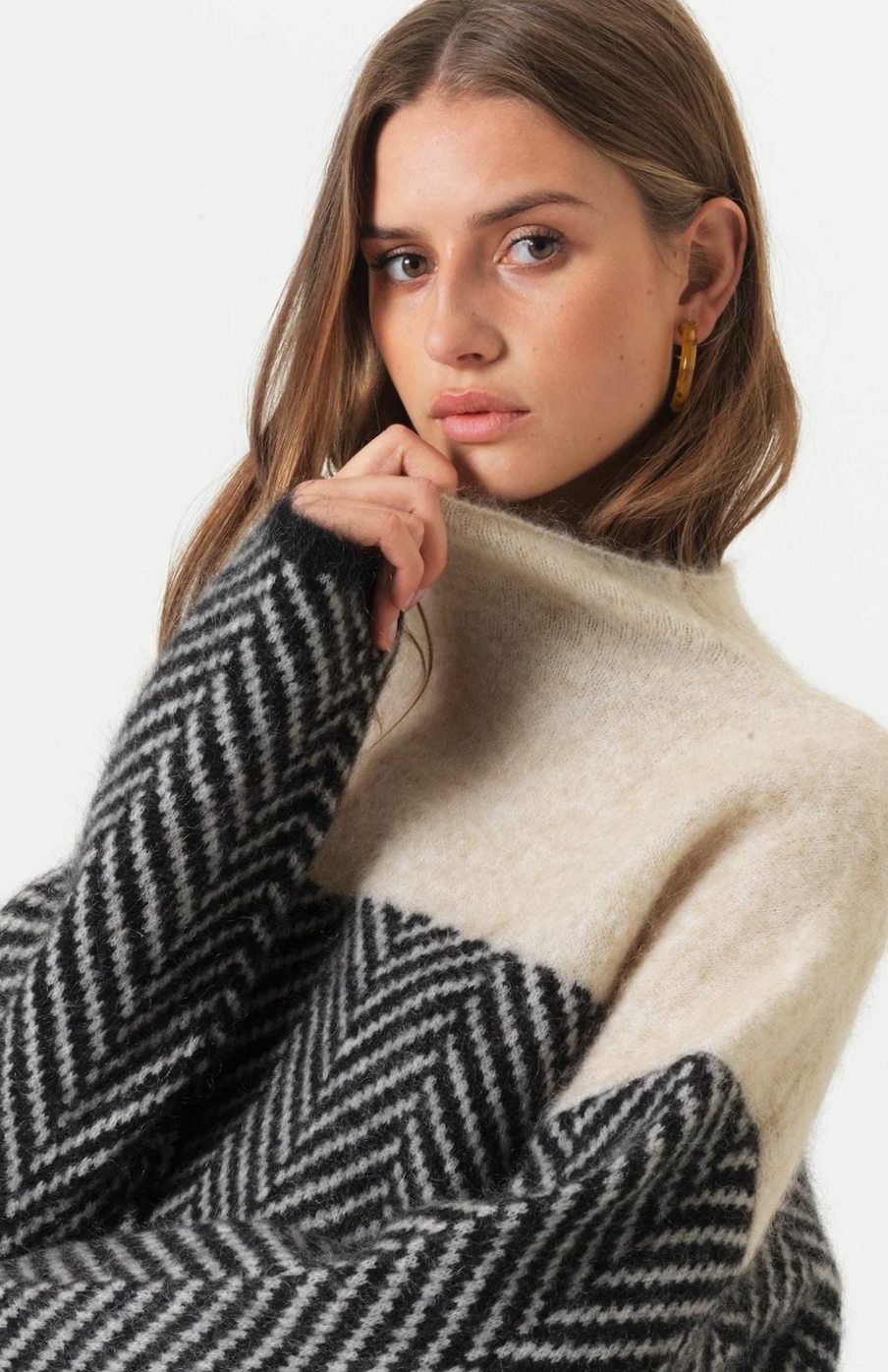 Women's Chevron Turtleneck Sweater Relaxed-Fit Dropped-Shoulder Knit