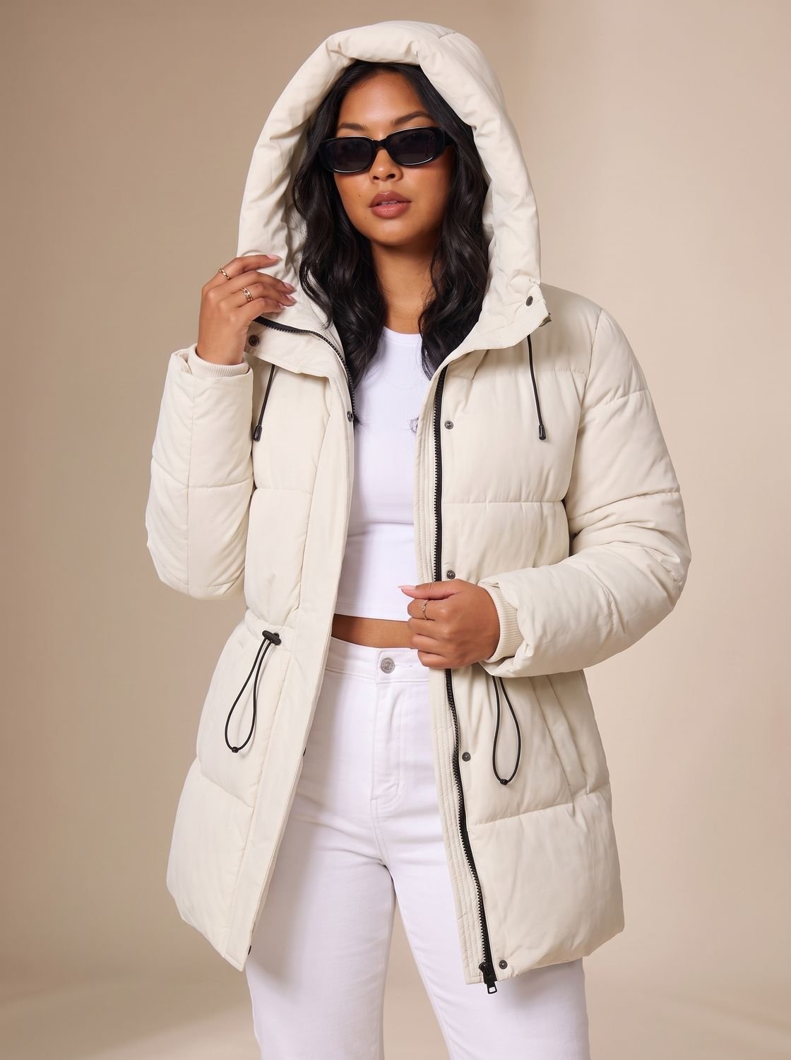 Women's Faux Fur Hooded Fitted Puffer Jacket - White