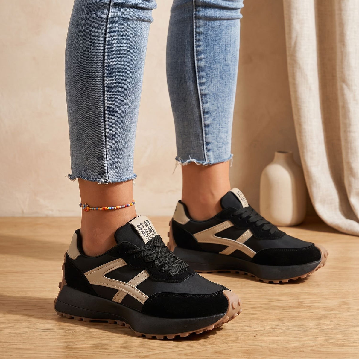 Women's Orthopedic Sneakers Cushioned Lace-Up Low-Top Trainers - Black / Beige