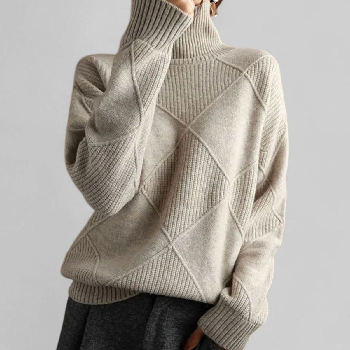 Women's Oversized Diamond-Knit Turtlenecks Sweater - Gray