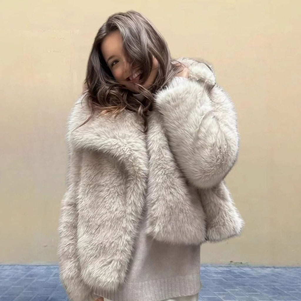 Women's Oversized Lapel Cropped Faux Fur Coat - White
