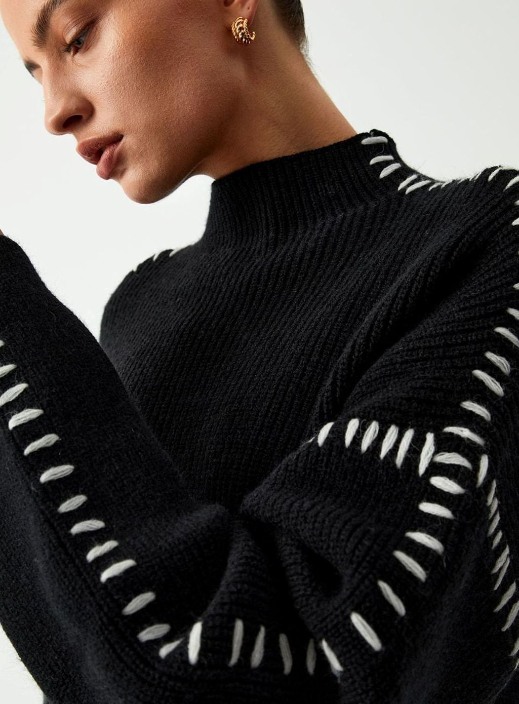 Women's Oversized Mock Neck Sweater Contrast Whipstitch Rib-Knit, Black