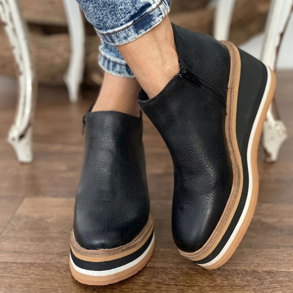 Women's Platform Wedge Ankle Boots Side-Zip Round Toe - Black