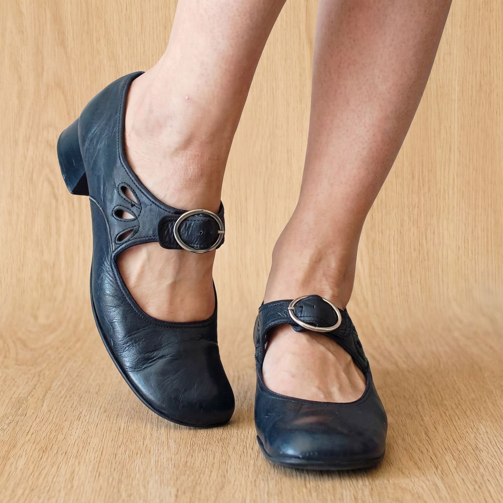 Women's Round-Toe Buckle-Strap Low-Heel Mary Jane Flats - Blue