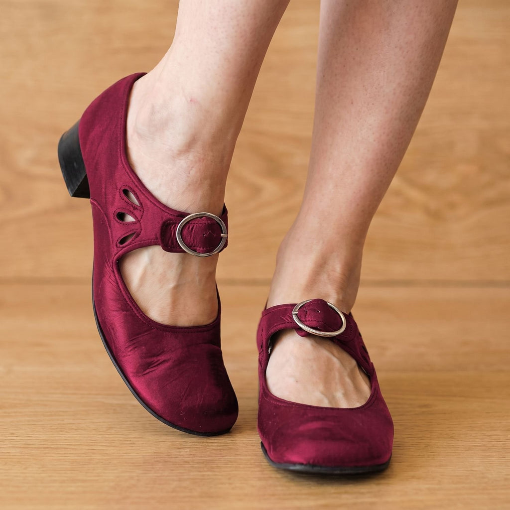 Women's Round-Toe Buckle-Strap Low-Heel Mary Jane Flats - Red