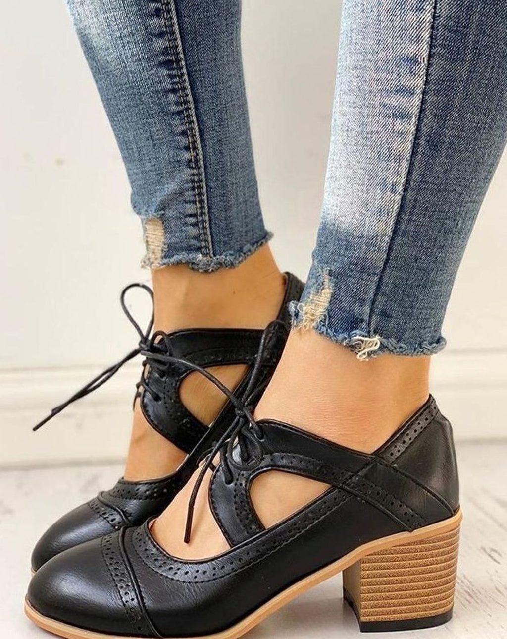 Women's Vintage Lace-Up Heeled T-Strap Shoes Cutout Block Heel - Black