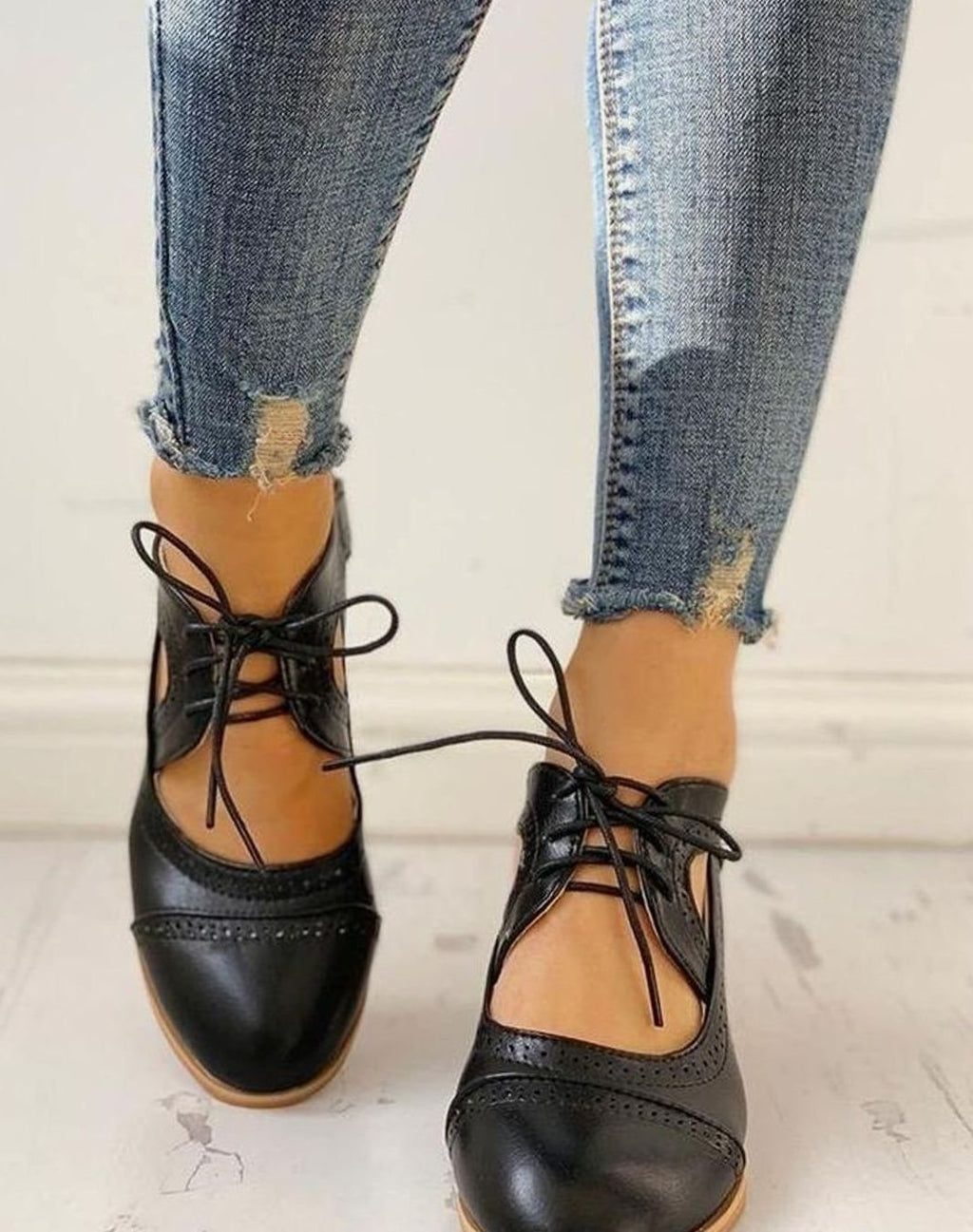Women's Vintage Lace-Up Heeled T-Strap Shoes Cutout Block Heel