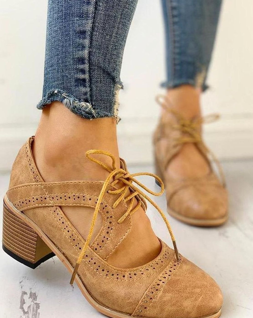 Women's Vintage Lace-Up Heeled T-Strap Shoes Cutout Block Heel - Beige
