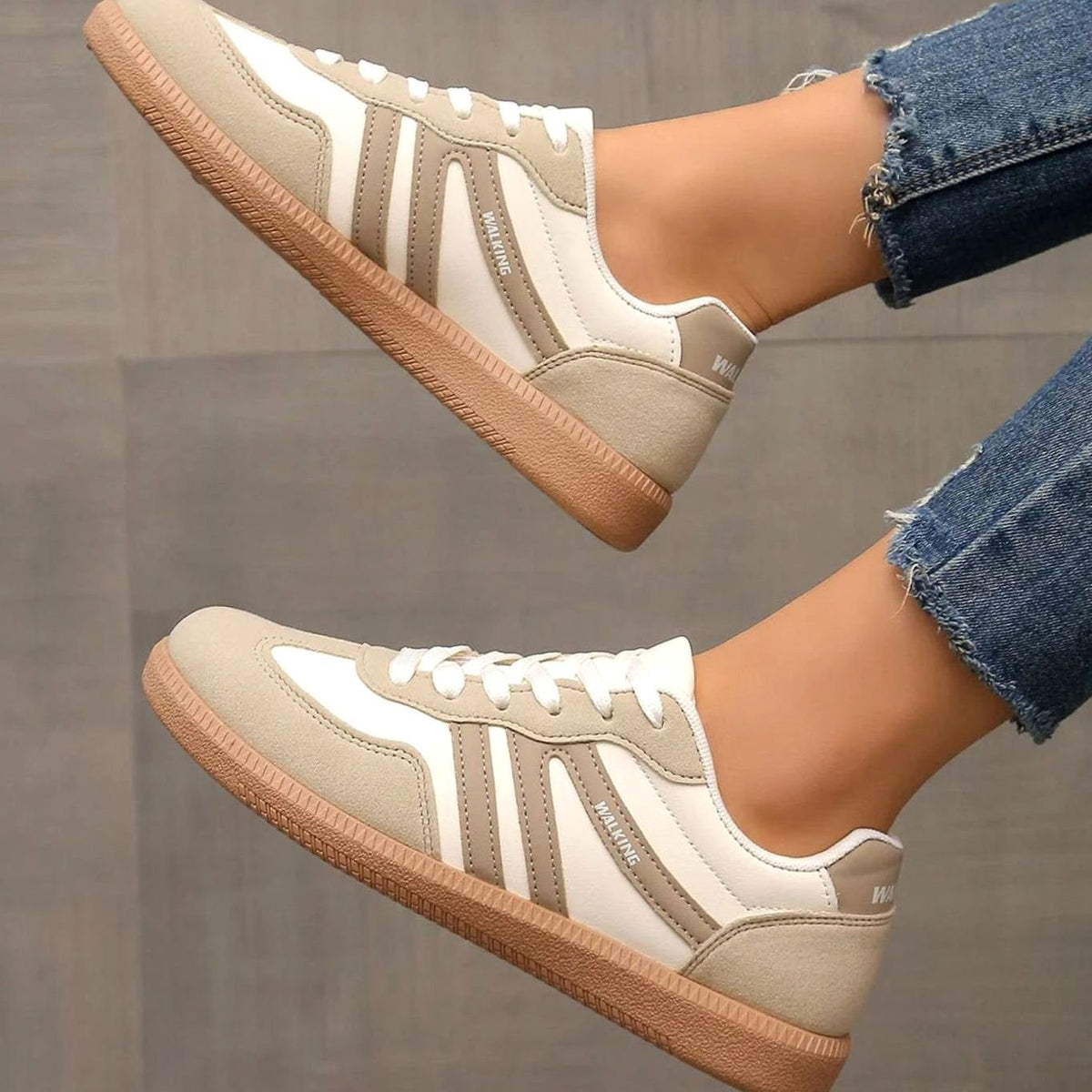 Women's Wide Toe Box Orthopedic Lace-Up Sneakers