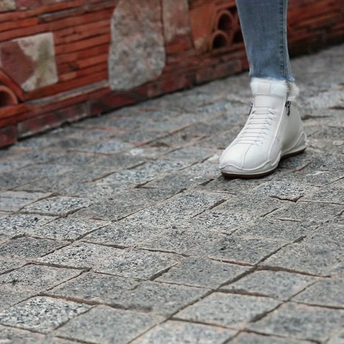 Women's Wide-Toe Faux-Fur Lined Lace-Up Winter Ankle Boots