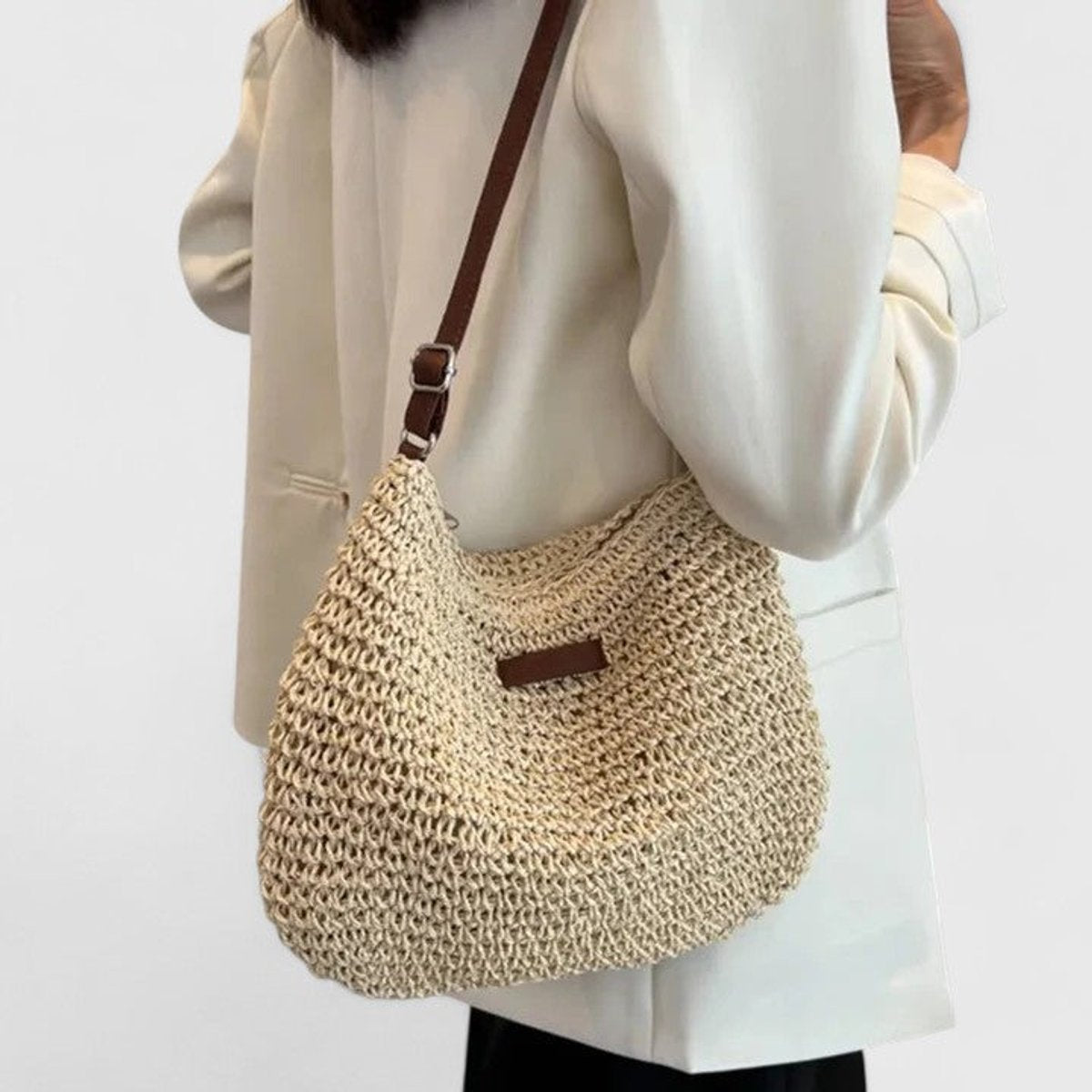 Women's Woven Raffia Zip-Top Shoulder Hobo Bag
