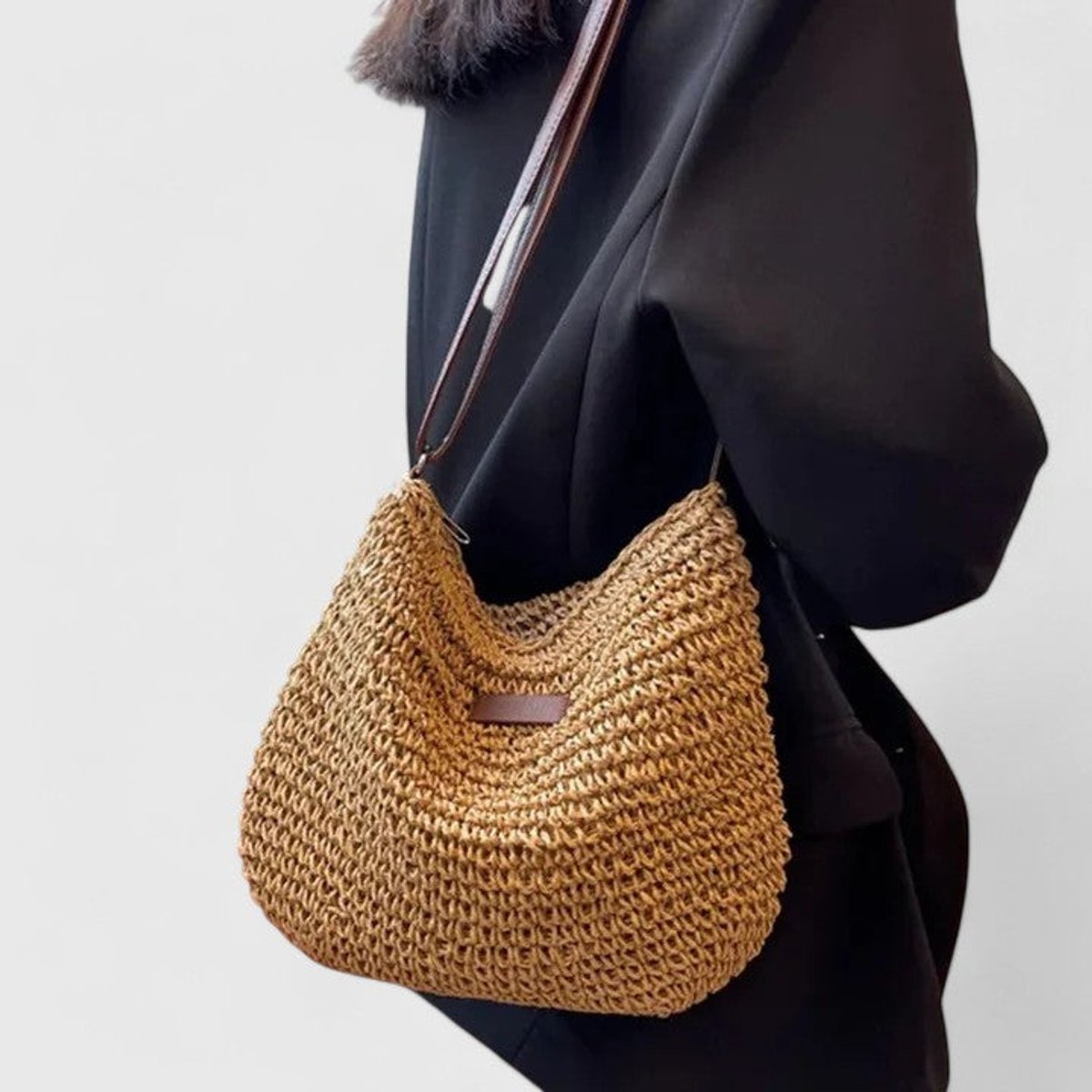 Women's Woven Raffia Zip-Top Shoulder Hobo Bag